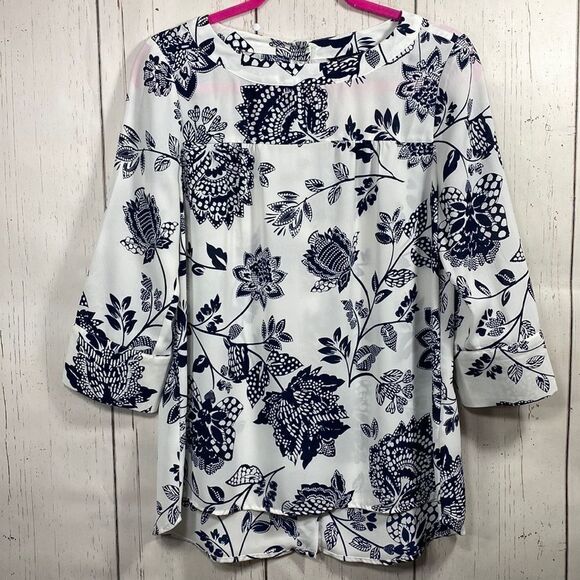Banana Republic Tops - Banana Republic White Navy Floral Blouse 3/4 Sleeve Button Back Classic Size S